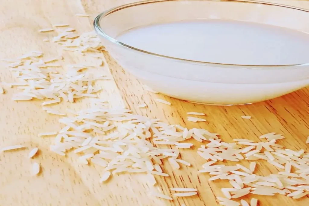 Rice Beauty Hacks: बचे हुए चावल से पाएं निखरी और ग्लोइंग त्वचा! जानें आसान तरीका